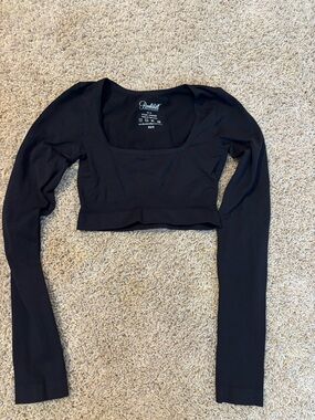Bombshell pullover long sleeve crop top. Never worn!!!!!